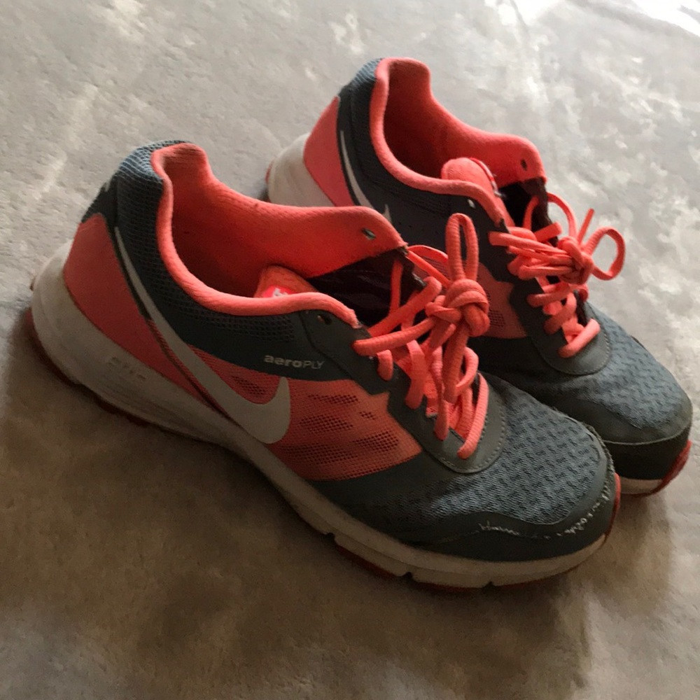 Nike Air Relentless 4 Salmon and Gray Sneakers